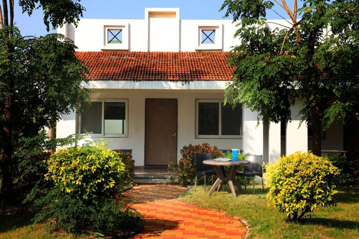 Nisarg Resort Jabalpur Esterno foto