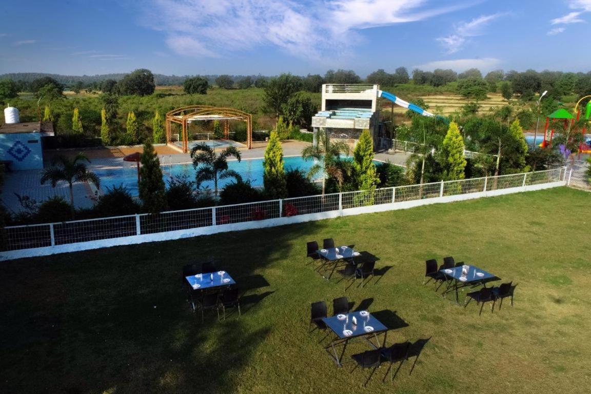 Nisarg Resort Jabalpur Esterno foto
