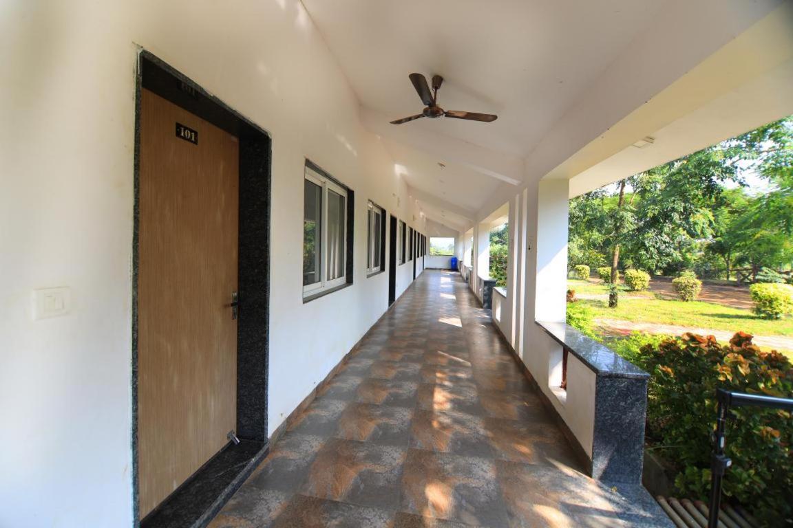 Nisarg Resort Jabalpur Esterno foto