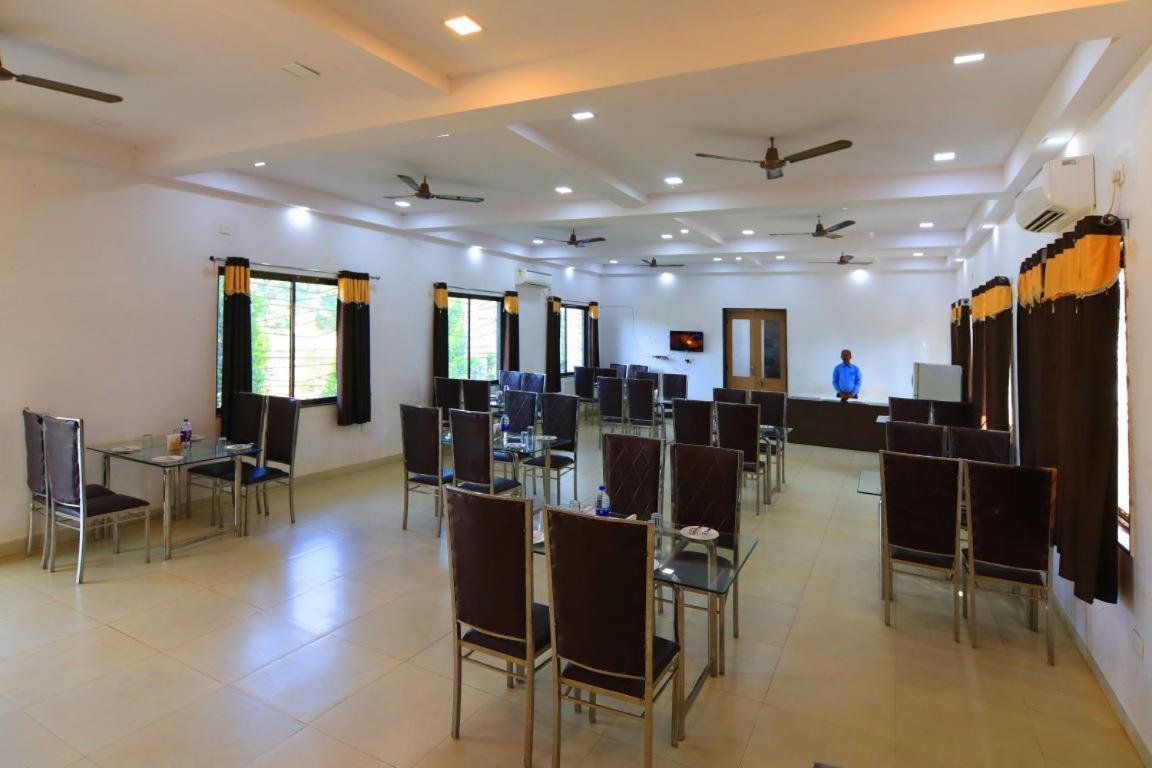 Nisarg Resort Jabalpur Esterno foto